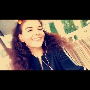 Meet your Posher, Alyssa